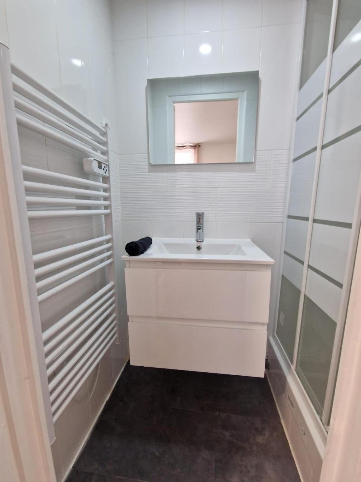 Appartement Hyper Centre Cosy Avec Balcon Chateaudun Exterior photo