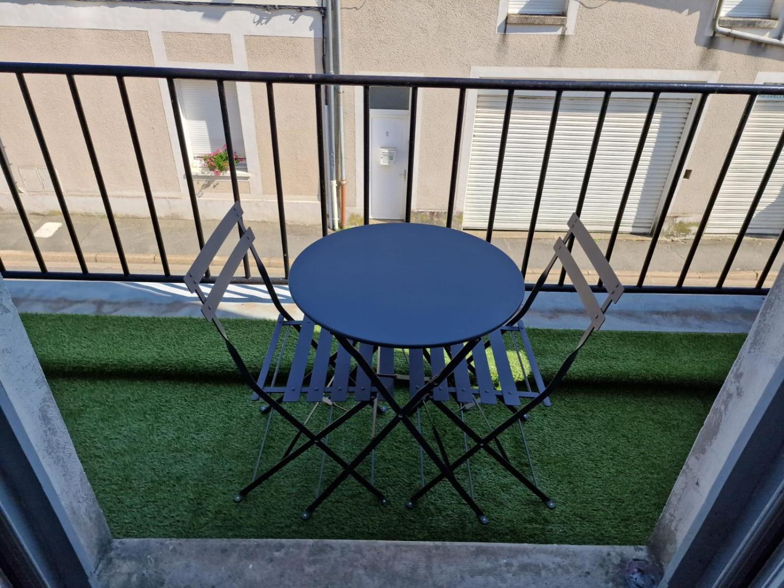 Appartement Hyper Centre Cosy Avec Balcon Chateaudun Exterior photo